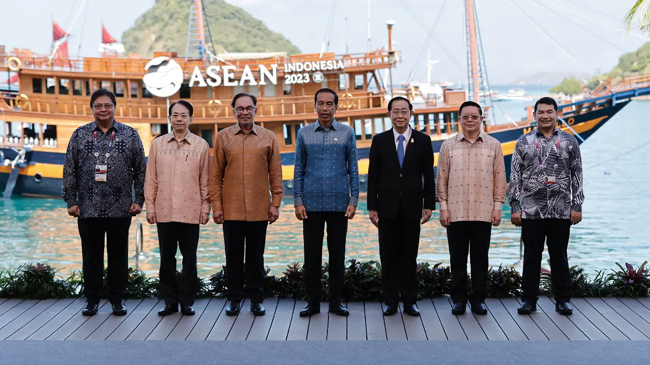 Warna Warni Kain Songke Manggarai Hiasi Tubuh Pemimpin Asia Tenggara di Perhelatan KTT ke-42  Asean