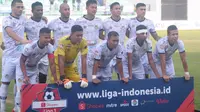 Skuat Tira Persikabo sesaat menjelang kick-off melawan PSIS Semarang di Stadion Moch Soebroto, Magelang, Jumat (2/8/2019).