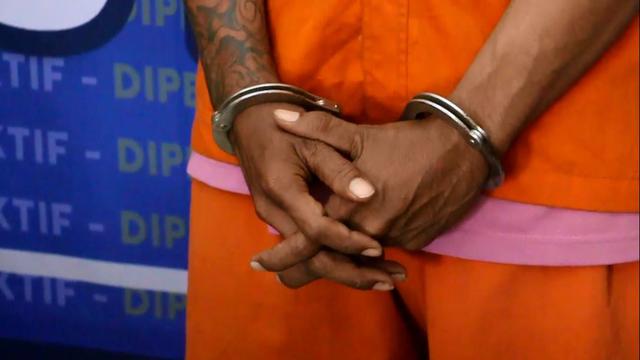 Ilustrasi - Tangan diborgol. (Foto: Liputan6.com/Muhamad Ridlo)