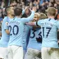 Para pemain Manchester City merayakan gol yang dicetak ke gawang Chelsea dalam laga lanjutan Premier League di Stadion Etihad, Senin (11/2/2019) dini hari WIB. (AP Photo/Rui Vieira)