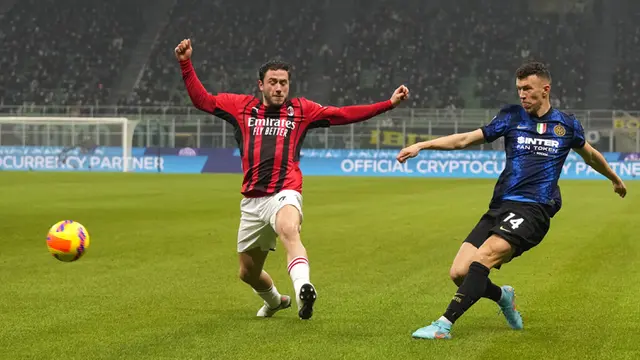 FOTO: Olivier Giroud Bawa AC Milan Taklukkan Inter Milan di San Siro