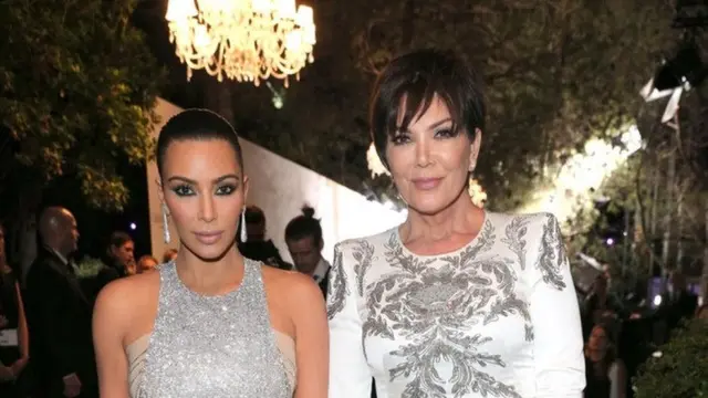 Kim Kardashian dan Kris Jenner (Photo: E!)
