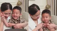7 Potret Rayyanza Nyanyikan 'Cinta Untuk Mama' di Pelukan Nagita, Menggemaskan