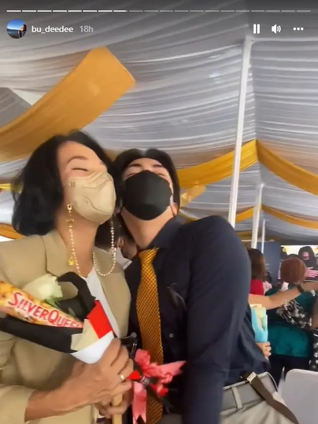 Arka, anak Anjasmara dan Dian Nitami wisuda (Instagram/bu_deedee)