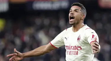 Penyerang AC Milan, Junior Messias berselebrasi usai mencetak gol ke gawang Genoa pada pertandingan lanjutan Liga Serie A Italia di stadion Genoa Luigi Ferraris, Italia, Kamis (2/11/2021). Messias mencetak dua gol dan mengantar AC Milan menang atas Genoa 3-0. (Tano Pecoraro/LaPresse via AP)