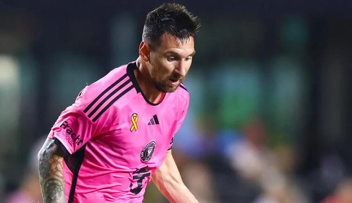 <p>Lionel Messi pun bermain sejak menit awal pertandingan. (Megan Briggs/Getty Images North America/Getty Images via AFP)</p>