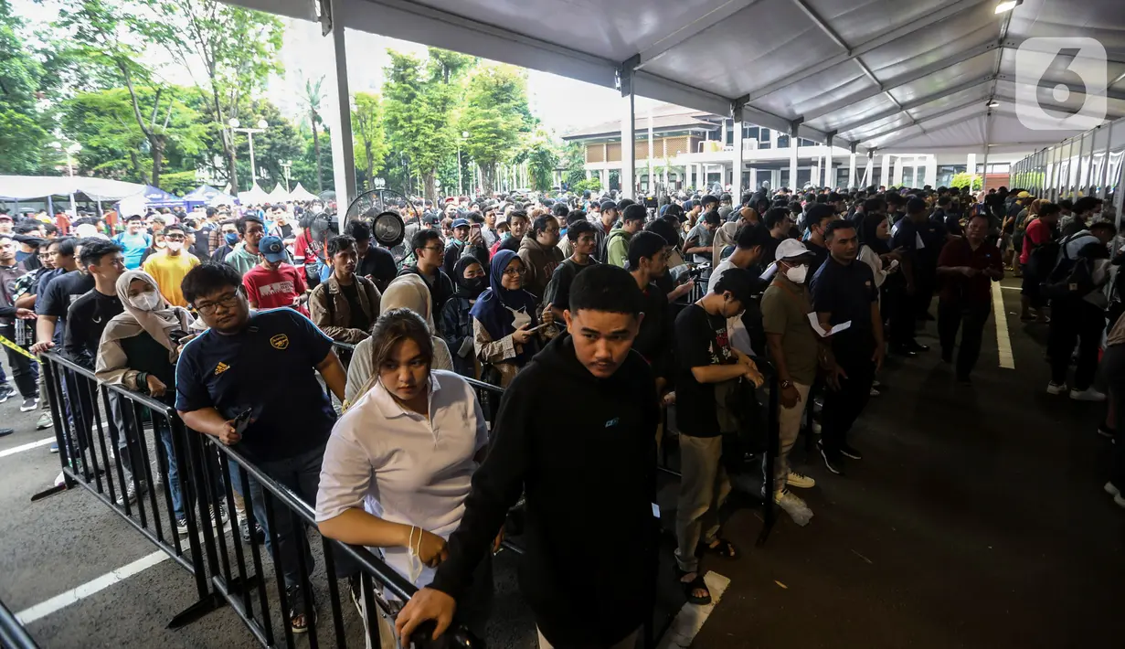 PSSI sendiri telah menyediakan 60.000 kuota tiket untuk melihat pertandingan dua negara itu. (Liputan6.com/Johan Tallo)