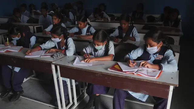 Lucunya Masker ala Siswa India untuk Cegah Corona