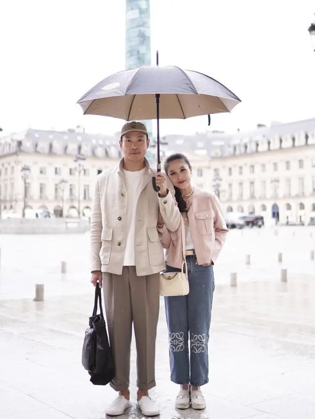 Sandra Dewi terlihat mesra dengan sang suami