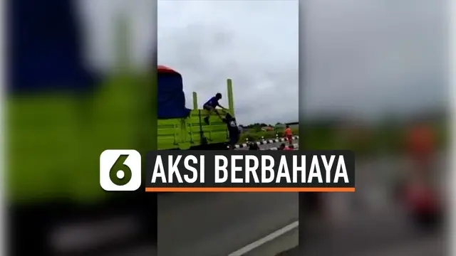 VIDEO: Berbahaya, Gerombolan Bocah Nekat Turun dari Truk yang Melaju