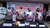 Kapolrestabes Medan, Kombes Pol Riko Sunarko, saat paparkan kasus pembunuhan driver taksi online
