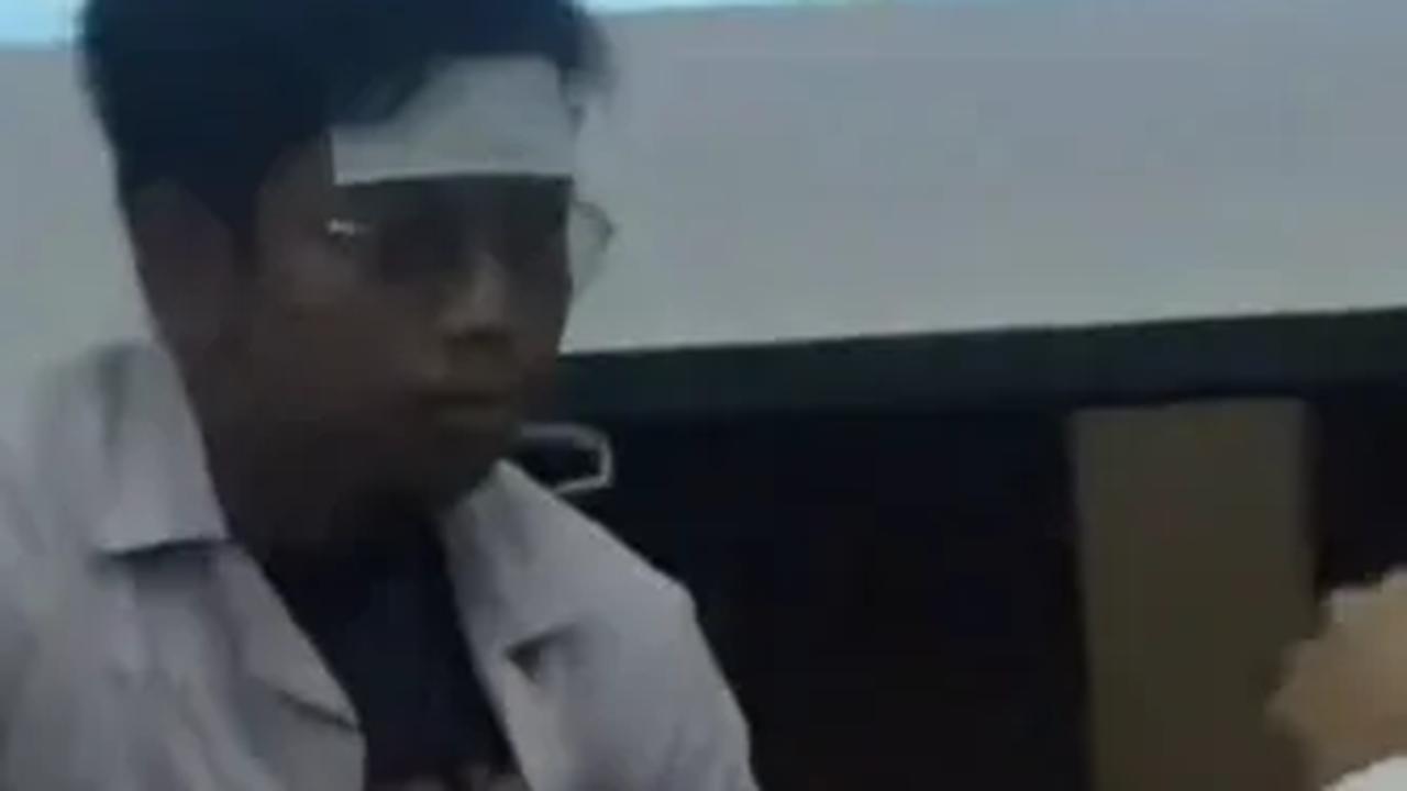 Buat Seluruh Mata Teman Sekelas Tertuju Padanya <br>