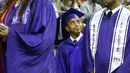 Carson Huey-You (14) mengikuti upacara wisuda untuk menerima gelar sarjana fisika dari Universitas Kristen Texas di Texas, AS, 13 Mei 2017. Huey-You menjadi mahasiswa baru tahun 2013 saat usianya 11 tahun. (Louis DeLuca/The Dallas Morning News via AP)