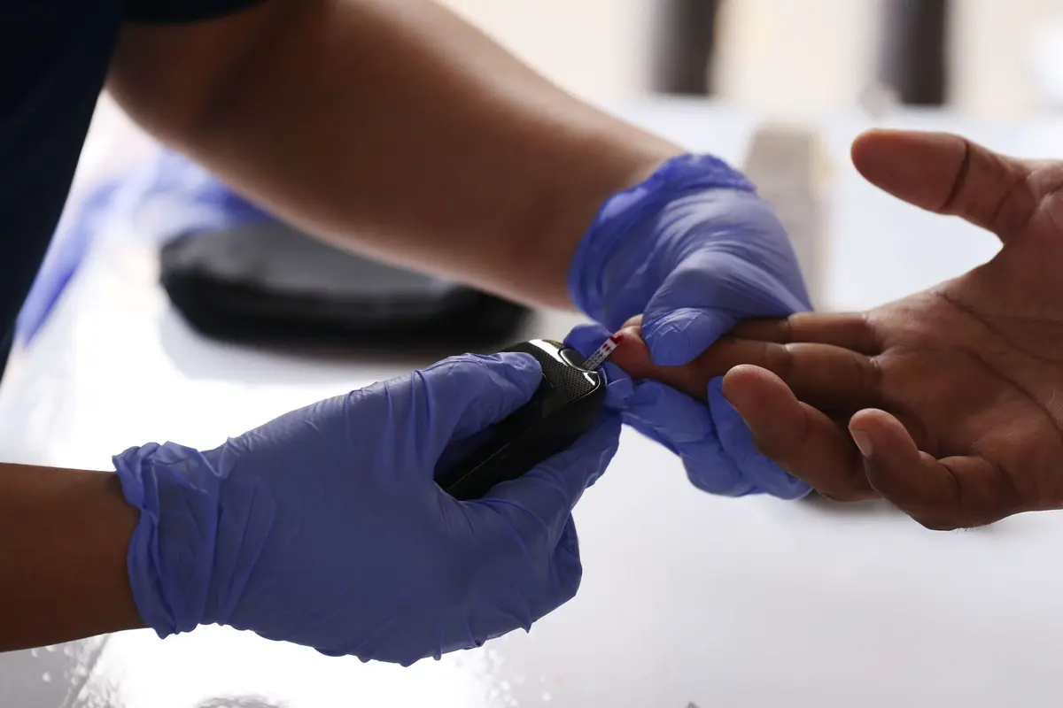 Peringati Hari Diabetes Sedunia, Penumpang Kereta Cek Gula Darah Gratis