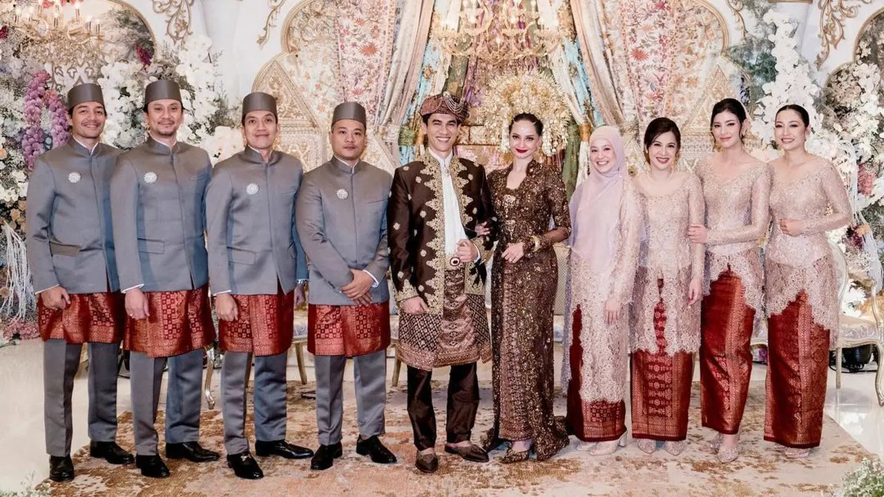 Vincent Rompies Rayakan Ultah Pernikahan ke-18, Ini 6 Potretnya Bersama ...