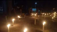 Aksi pemasangan 500 lilin di Godbless Park, Boulevard, Kota Manado, Selasa malam (25/8/2020).