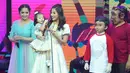 Mom & Kids Awards 2017 disiarkan secara langsung di MNCTV, Rabu (13/12/2017), dan melahirkan banyak nama sebagai pemenang. Salah satunya adalah Thalia Putri Onsu dan Ruben Onsu yang menang sebagai  Daddy and Kids Kesayangan. (Bambang E.Ros/Bintang.com)