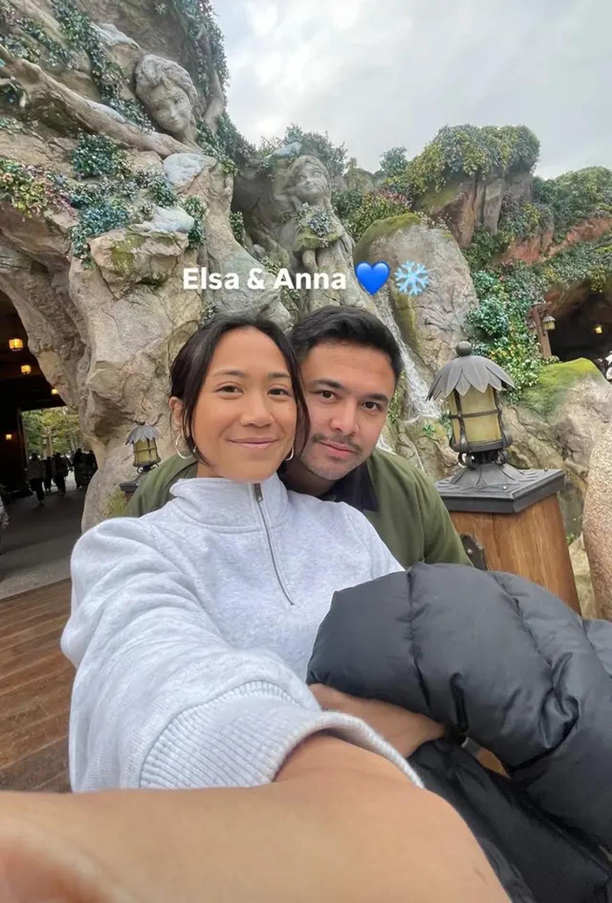 8 Potret Nadhif Basalamah Lamar Taska Amani Berlatar Gunung Fuji, Romantis