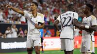 Pemain Real Madrid merayakan gol Jude Bellingham ke gawang Manchester United dalam laga pramusim bertajuk Soccer Champions Tour di NRG Stadium, Houston, Texas, Kamis (27/7/2023) pagi WIB. Real Madrid menang 2-0 atas MU dalam laga ini. (Tim Warner/Getty Images/AFPTim Warner / GETTY IMAGES NORTH AMERICA / Getty Images via AFP)