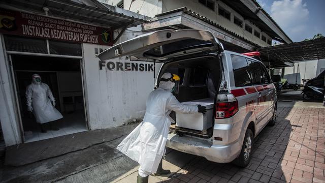 Korban COVID-19 Meninggal saat Isolasi Mandiri di Rumah