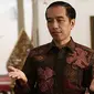  Presiden RI Joko Widodo menjawab pertanyaan saat wawancara khusus di Istana Merdeka, Jakarta Pusat, Jumat (16/10/2015). (Liputan6.com/Immanuel Antonius)