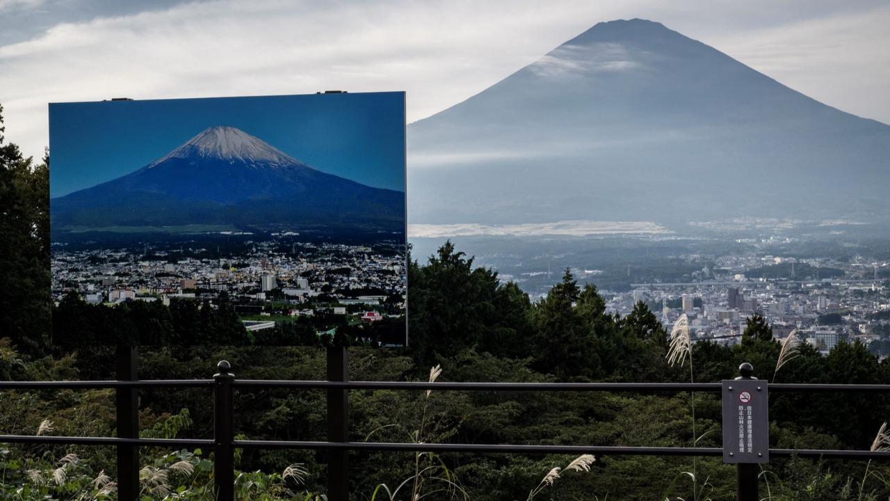 Puncak Gunung Fuji Tak Bersalju untuk Pertama Kali Sejak 130 Tahun