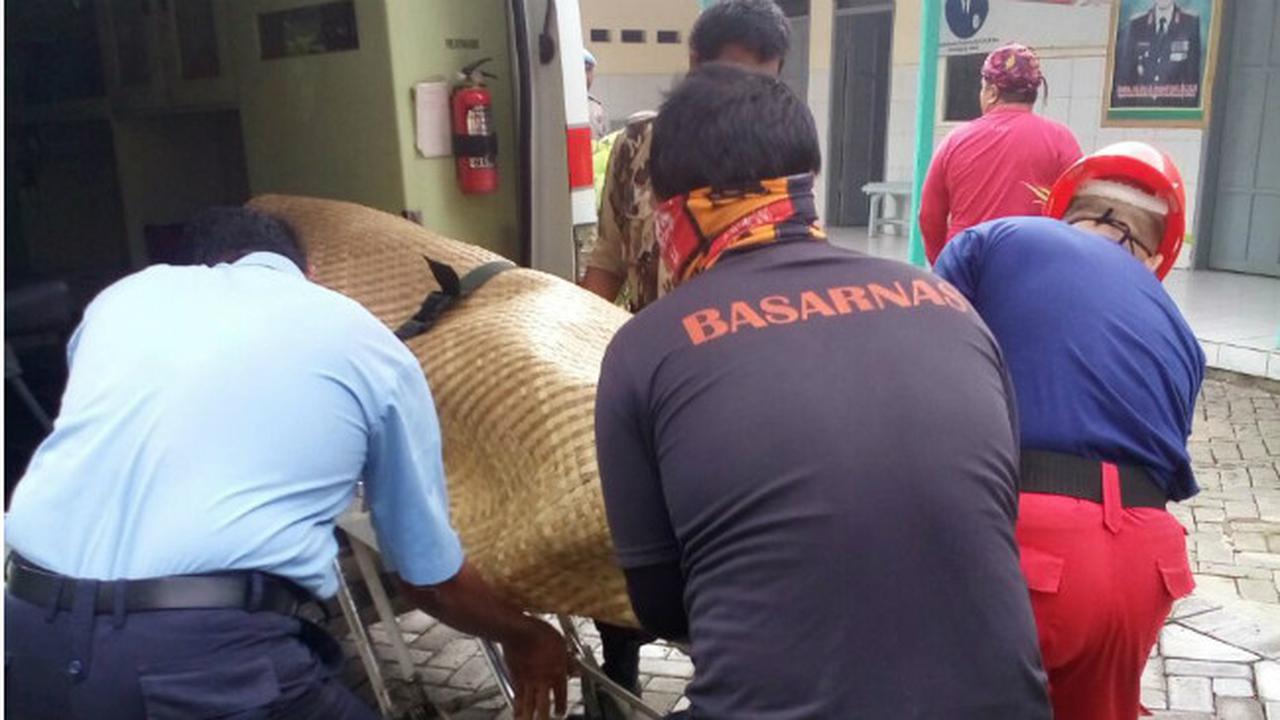 Pencari Ikan Temukan Sopir Mobil Nahas di Sungai Brantas