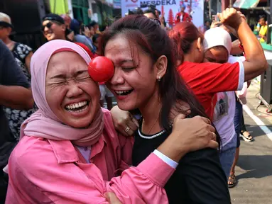 Warga mengikuti kegiatan lomba dalam rangka memeriahkan Hari Ulang Tahun (HUT) ke-78 Republik Indonesia (RI) di kawasan permukiman padat penduduk di Menteng, Jakarta, Kamis (17/8/2023). (Liputan6.com/Angga Yuniar)