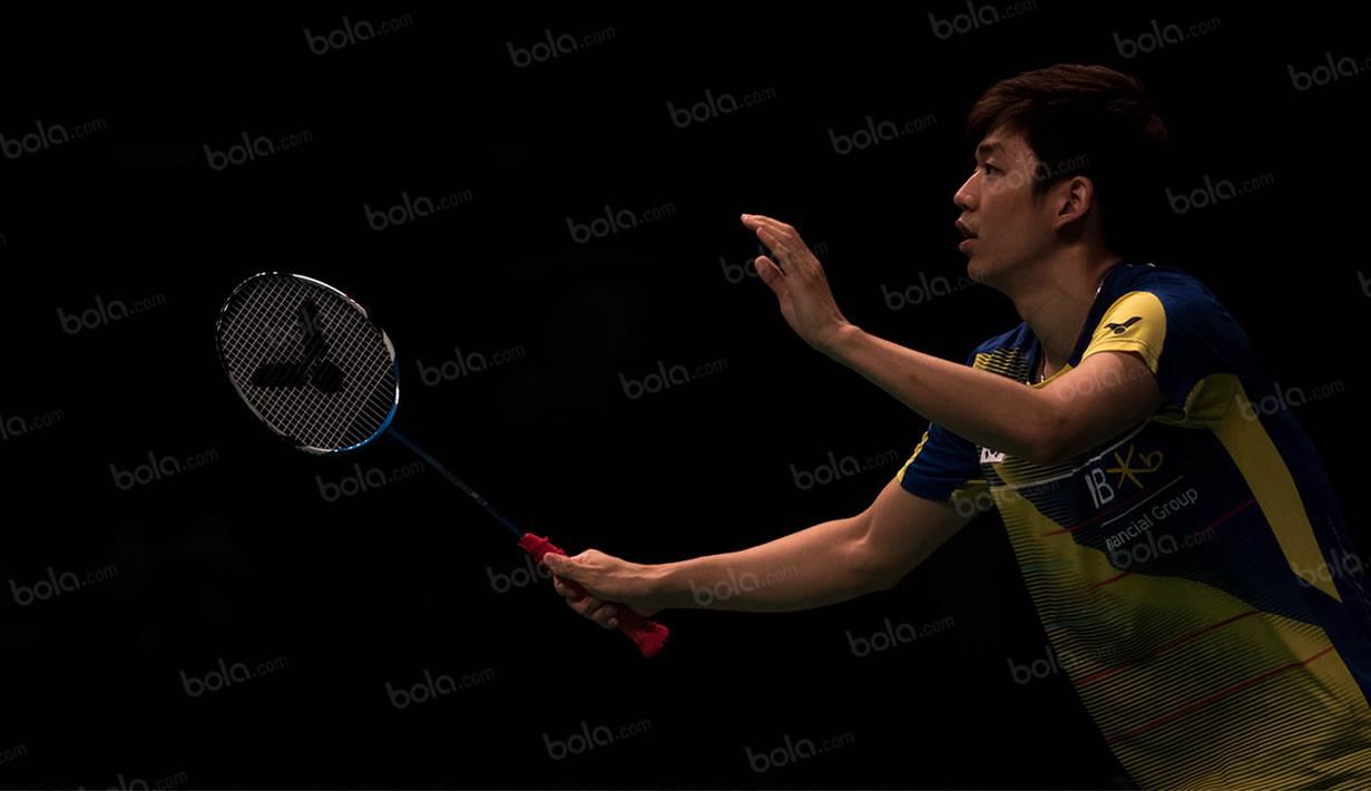 Sepanjang laga para fans yang mayoritas warga Indonesia tak henti-hentinya memberikan dukungan kepada pemain ganda putra nomor satu dunia asal Korea Selatan, Lee Yong-dae. (Bola.com/Vitalis Yogi Trisna)