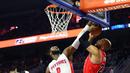Pemain Detroit Pistons, Andre Drummond #0 menghadang tembakan pemain Chicago Bulls, Taj Gibson #22 pada laga NBA di Auburn Hills, ( Tues07/12/2016). (Reuters/Aaron Doster-USA TODAY Sports)