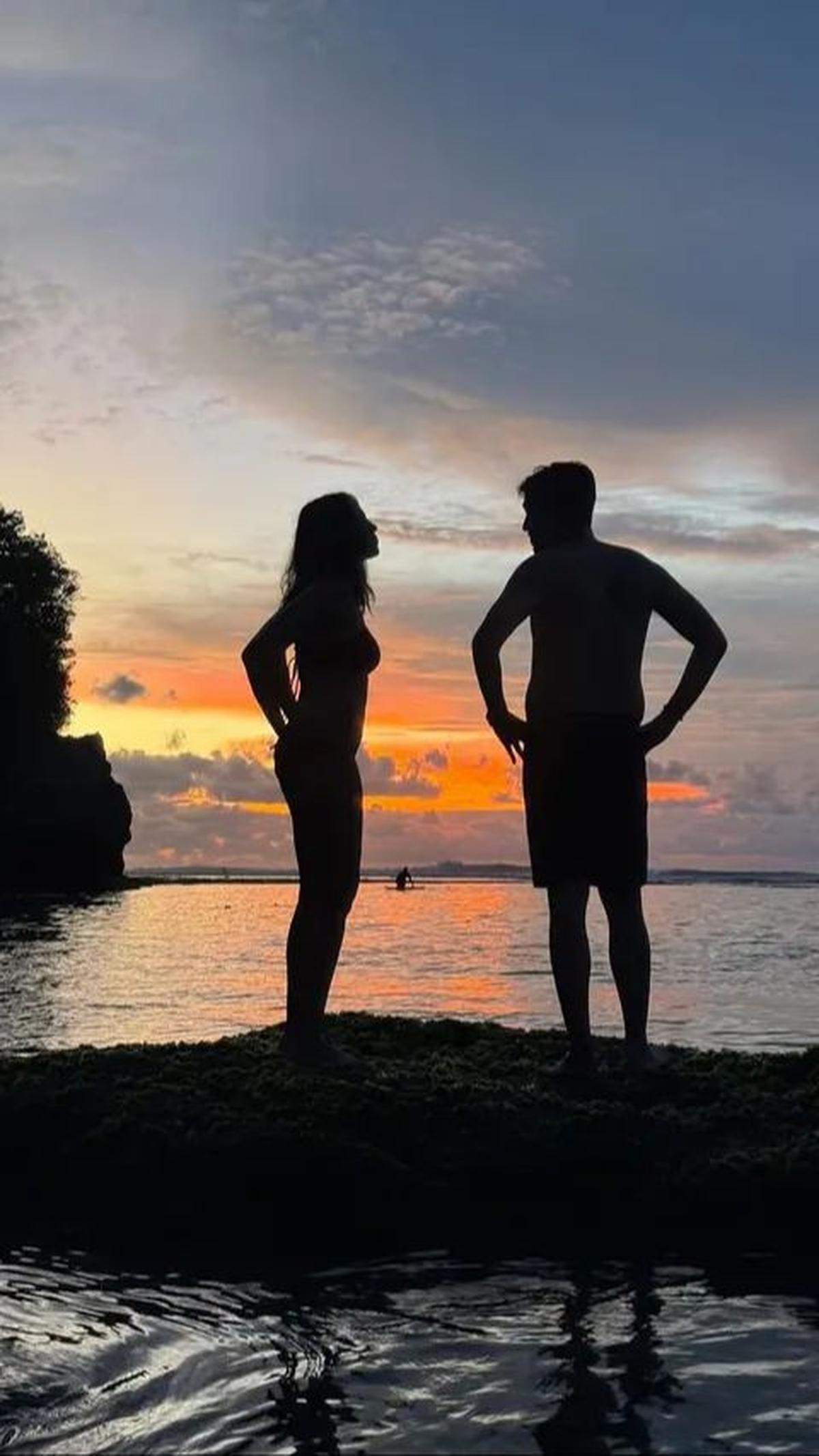 Potret yang diunggah Kevin Julio di media sosial Instagram memperlihatkan kedekatan mereka.<br>