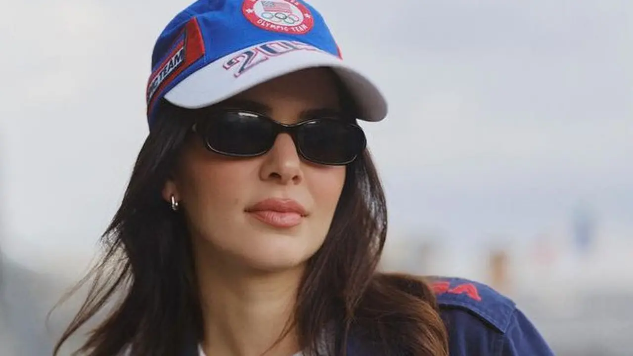 Gaya Kendall Jenner saat hadir di Olimpiade 2024 Paris