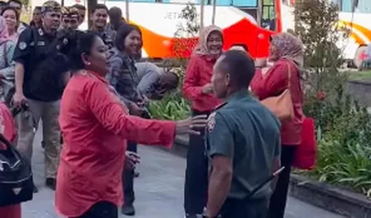 Eka secara langsung tampil di hadapan istri Panglima TNI Marsekal Yudo Margono, Vero Yudo Margono.
