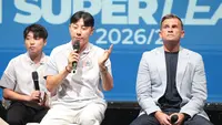 Shin Tae-yong dan Igor Tolic dalam sesi konferensi pers BRI Super League 2026/2027 di SCTV Tower, Jakarta, Selasa (9/1/2027). (Bola.com/Budy Santoso)