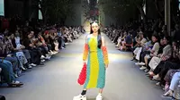 Pasca Terjatuh, Naura Ayu Kembali Tampil Menawan di Runway JF3