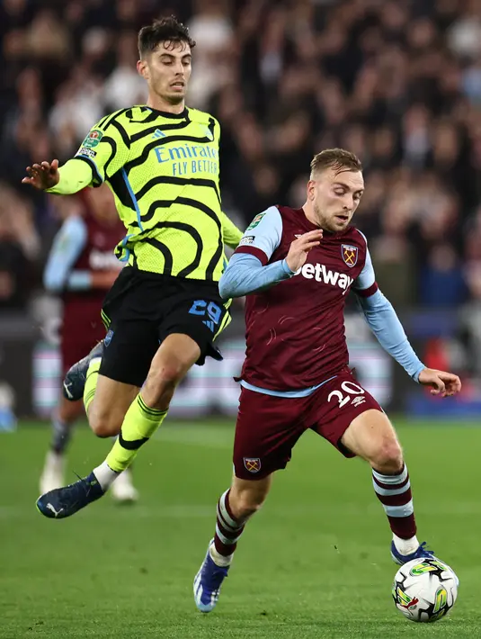 Arsenal hanya mampu mencetak satu gol hiburan pada injury time, yang dicetak oleh Martin Odegaard. (HENRY NICHOLLS / AFP)