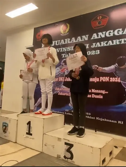 Dalam kejuaraan tersebut, Abbey mengambil dua kelas, yaitu U14 dan U17. Untuk kelas U14 bsia meraih medali emas, sedangkan di kelas U17  berhasil meraih medali perunggu. [Instagram/baimguitar]