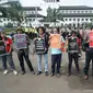 Sejumlah jurnalis dan pekerja media menggelar aksi damai memperingati Hari Buruh Internasional di Bandung, Rabu (1/5/2019). (Huyogo Simbolon)