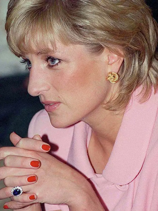 Makna Blue Sapphire: Batu Cinta dan Kesetiaan Favorit Royal Family yang Dipilih Maia Estianty di Momen Siraman Al Ghazali