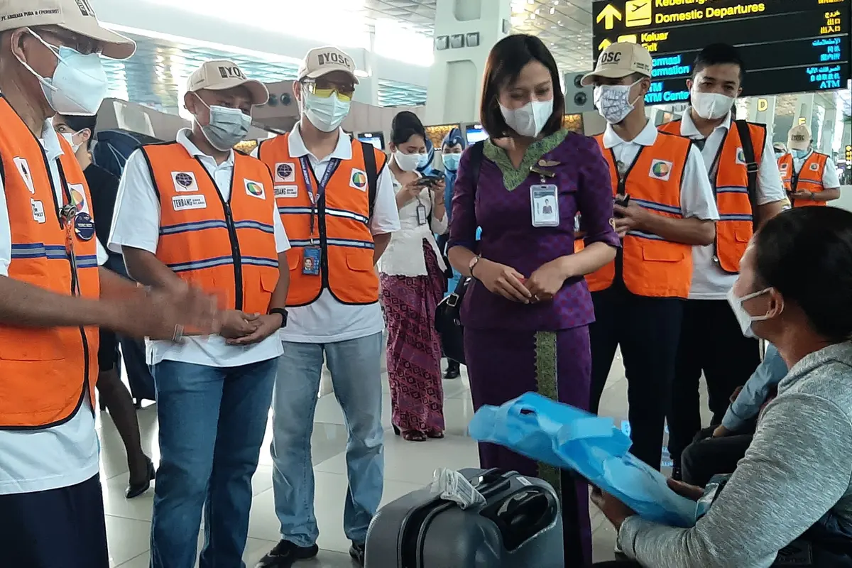 Direktorat Jendral Perhubungan Udara pada Kementerian Perhubungan, kampanyekan keselamatan penerbangan kepada ratusan calon penumpang di Terminal 3 Bandara Internasional Soekarno Hatta (Soetta), Jumat (4/6/2021).