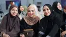 Ashanty kembali mencuri perhatian publik lewat penampilan anggunnya saat menghadiri kajian bersama sejumlah sahabat, seperti Nagita Slavina, Tya Ariestya, Paula Verhoeven, dan lainnya.  [@ashanty_ash].