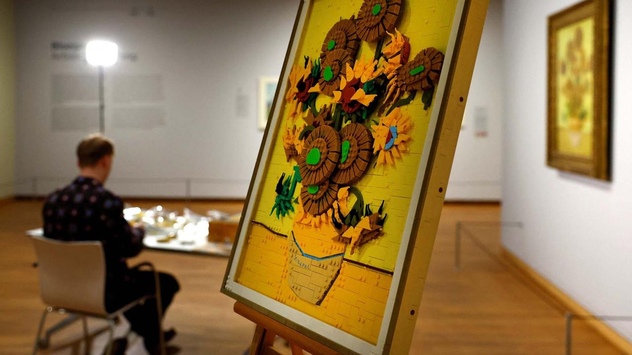 FOTO: Membuat Lukisan Bunga Matahari Van Gogh dengan Lego