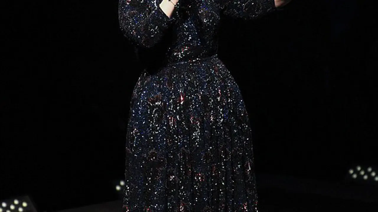 [Bintang] Adele dan Simon Konecki
