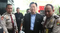 CEO Lippo Group James Riady (tengah) tiba di Gedung KPK, Jakarta, Selasa (30/10). James Riady memenuhi panggilan oleh penyidik KPK. (Merdeka.com/Dwi Narwoko)