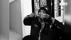 Jika tak makan ayam mentah sehari saja, ia akan merasa lemas.
