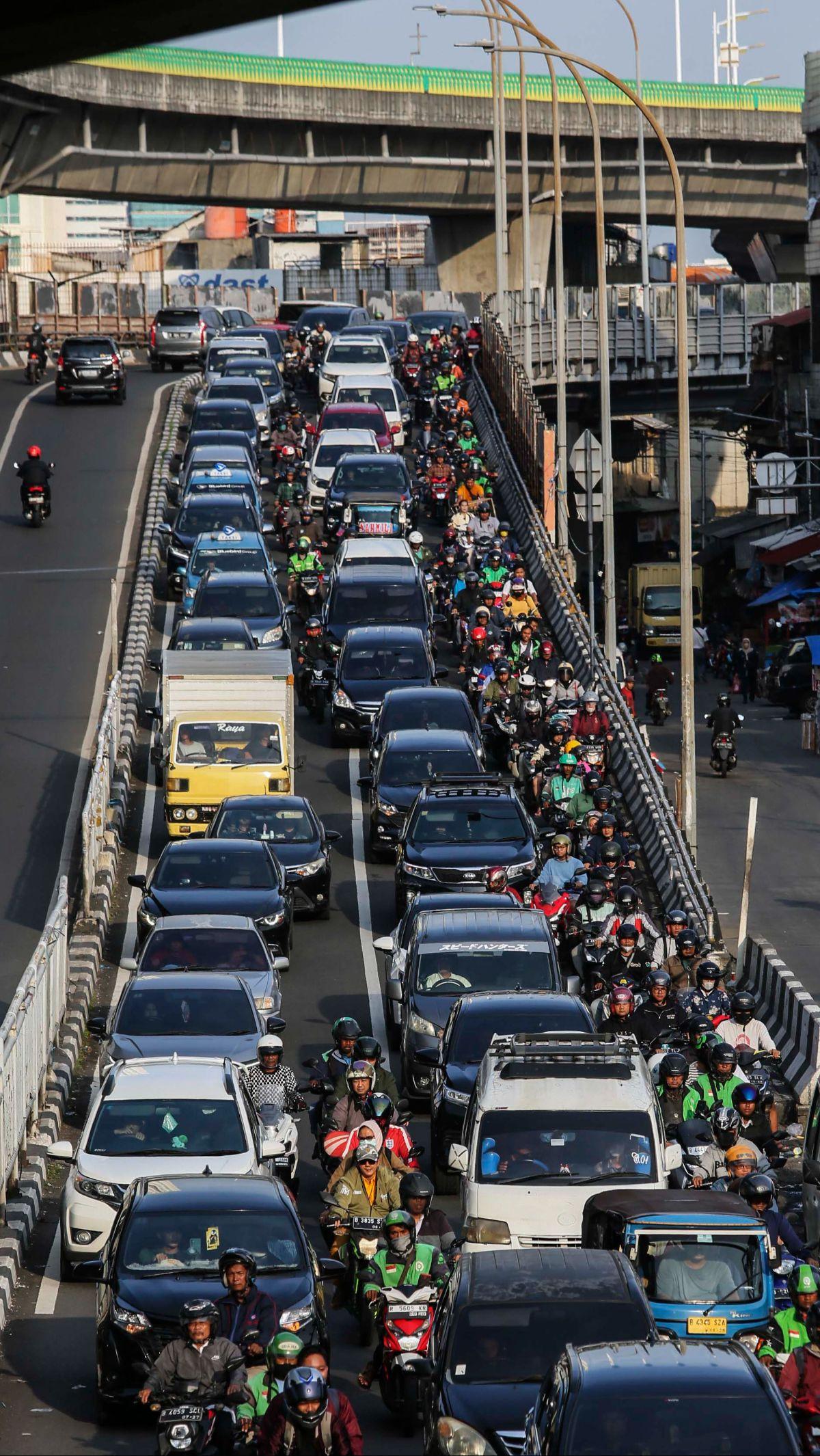 Setiap tahunnya, jumlah kendaraan di Ibu Kota terus meningkat mencapai sekitar 2-3%.&nbsp;Liputan6.com/Angga Yuniar