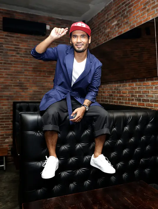 Membawa musik hip-hopnya ke negeri Paman Sam bukanlah hal mudah bagi JFlow. Ia sempat memiliki rasa takut, namun ia juga punya trik yaitu menganut paham ‘sok asyik’, apalagi ia memang ingin memberikan yang terbaik. (Andy Masela/Bintang.com)