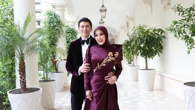 8 Potret Reino Barack Temani Syahrini di Cannes 2025