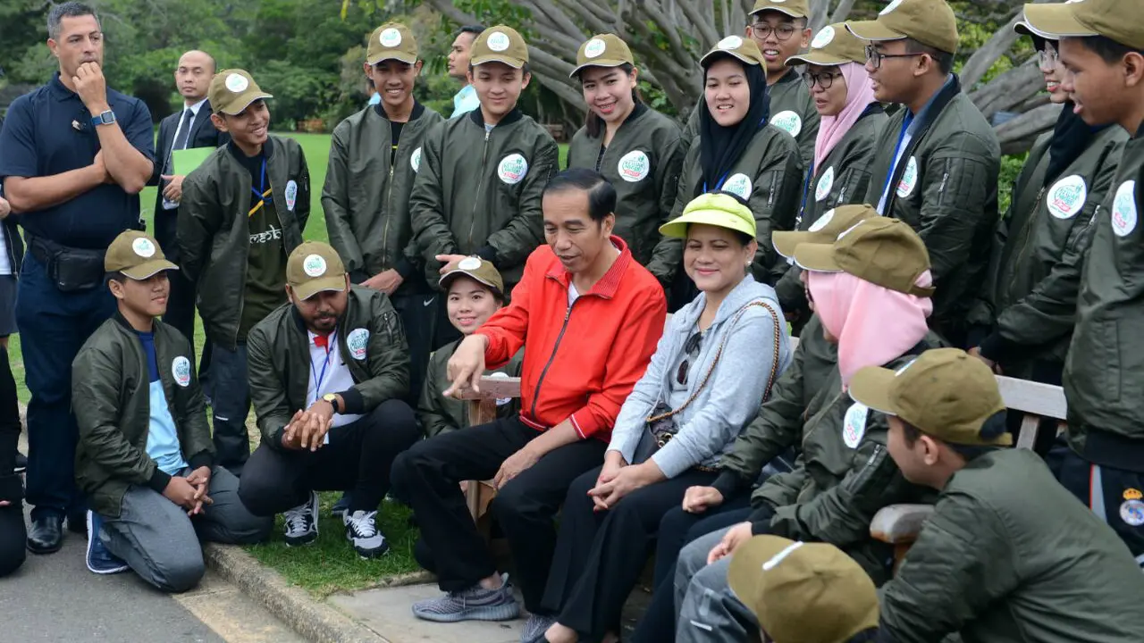 Presiden Jokowi bersama para pelajar Indonesia di Royal Botanic Garden, Australia