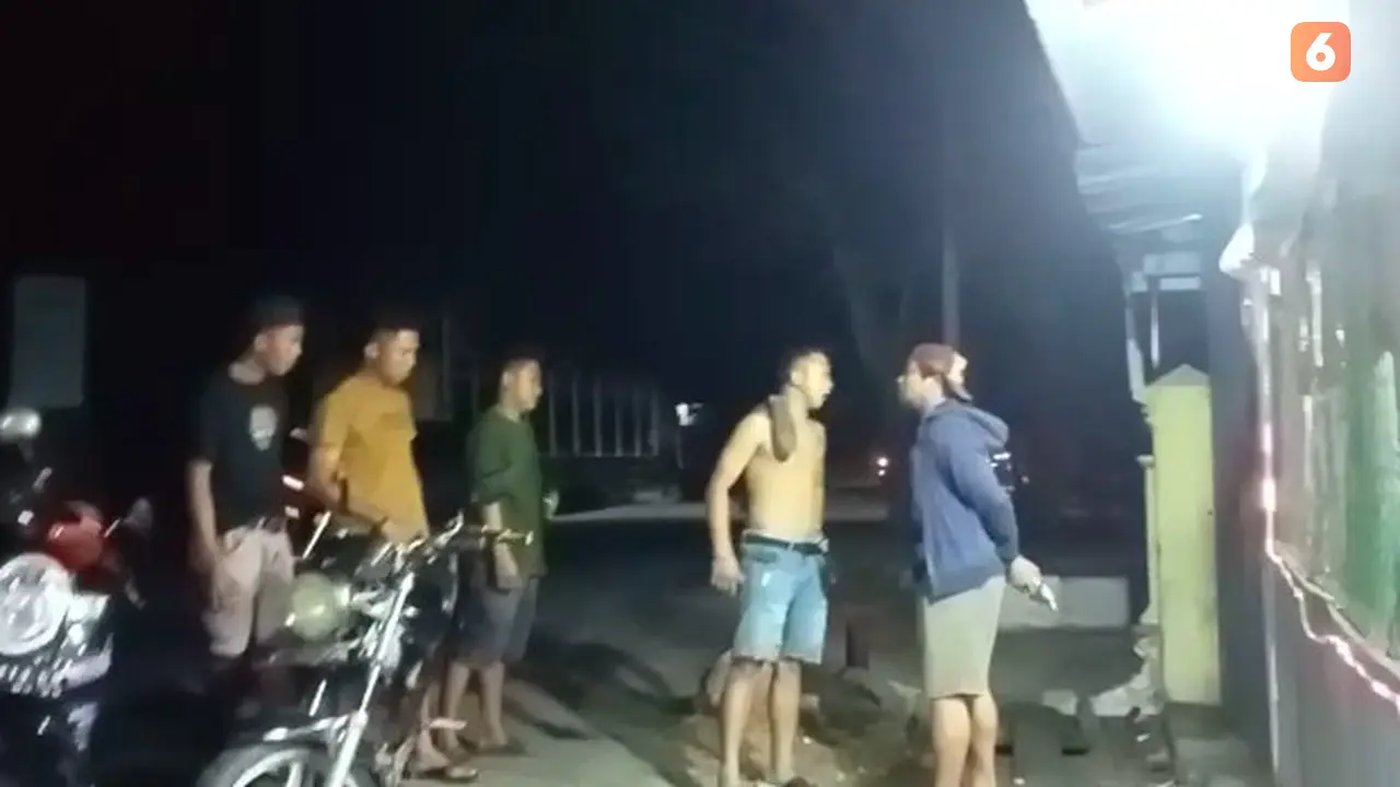 Tangkapan layar video insiden kesalahpahaman anggota TNI dan Polisi di Jeneponto (Liputan6.com/Fauzan)